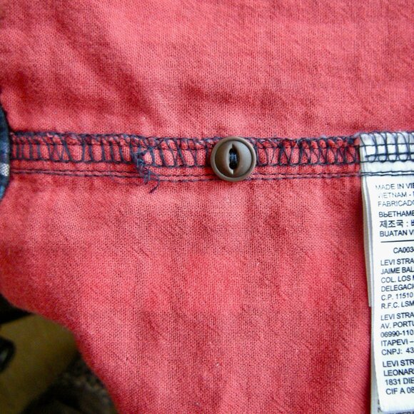 Levis Men's XXL Modern Fit Plaid Shirt Lined In Red - Summer Weight Blue and Red - Picture 10 of 10